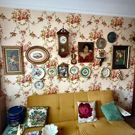 Antique Gallery Apartment *