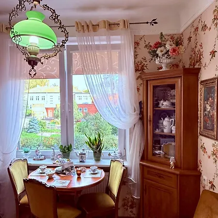Old Town Riverside Antique Gallery Self Check-in קלייפדה