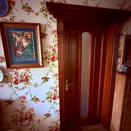 Old Town Riverside Antique Gallery Self Check-in קלייפדה